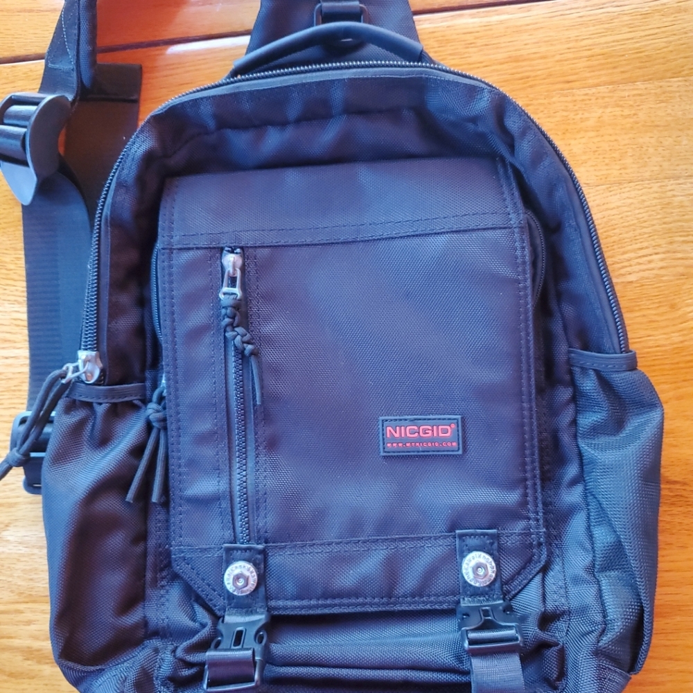 Nicgid black side sling pack